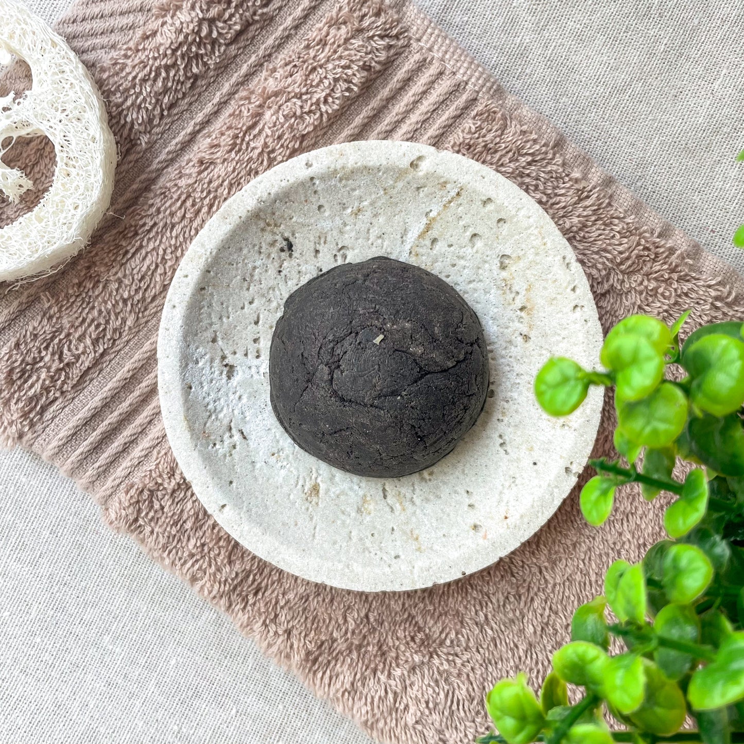 Shampoing solide antipelliculaire et anti-démangeaison